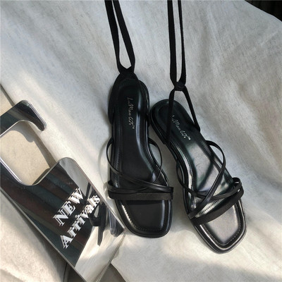 Γυναικεία καλοκαιρινά σανδάλια με λεπτά λουράκια από οικολογικό δέρμα