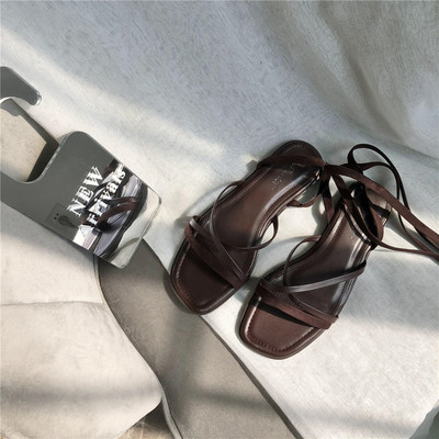 Γυναικεία καλοκαιρινά σανδάλια με λεπτά λουράκια από οικολογικό δέρμα