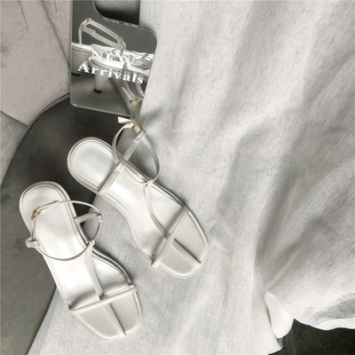 Peenikeste rihmadega kunstnahast naiste sandaalid