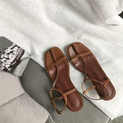 Peenikeste rihmadega kunstnahast naiste sandaalid