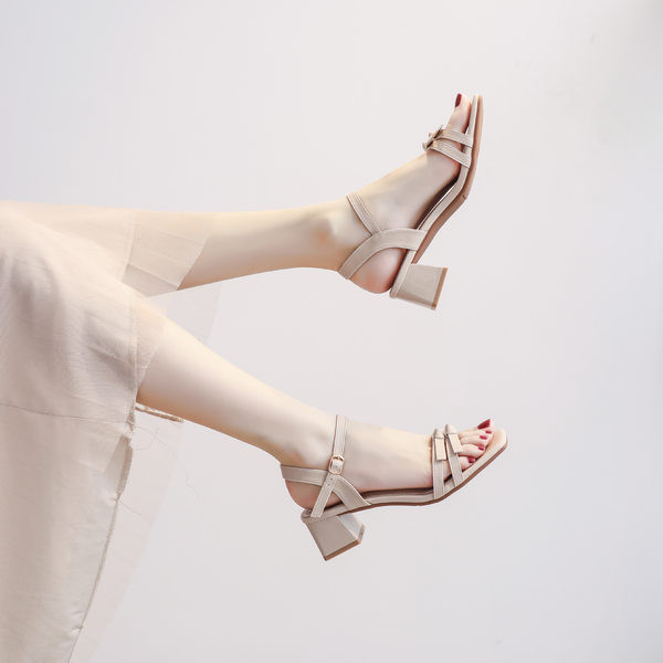 Γυναικεία έκο  δερμάτινα σανδάλια με τακούνι  5 cm