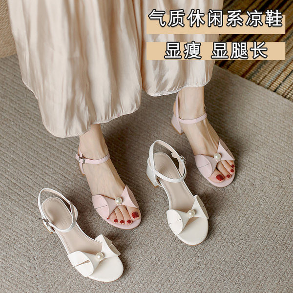 Moodsad paksude kontsade ja pärlitega naiste sandaalid