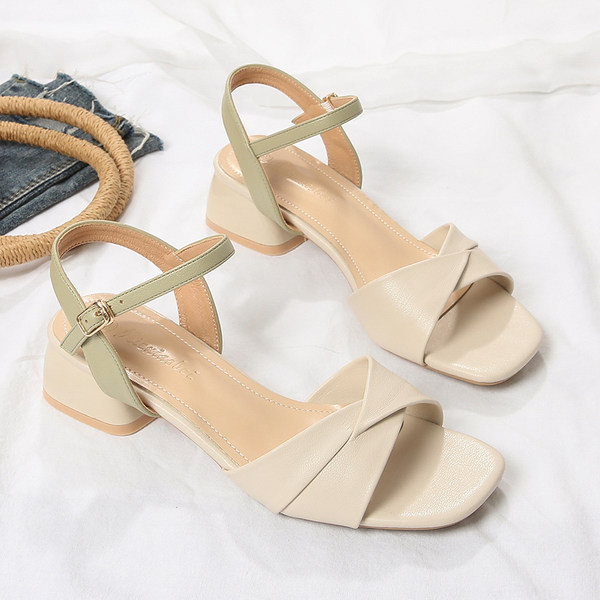 Naiste nahast sandaalid paksu kontsaga 4,5 cm