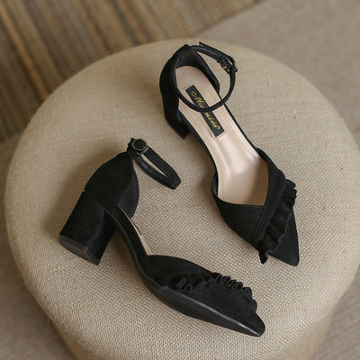 Μοντέρνα γυναικεία μυτερά πέδιλα με βολάν - eco suede