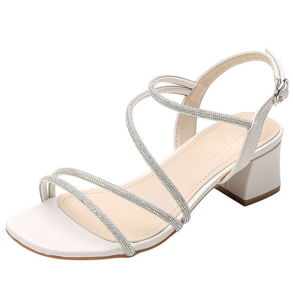 Moodsad naiste sandaalid kandiliste kontsade ja rihmadega