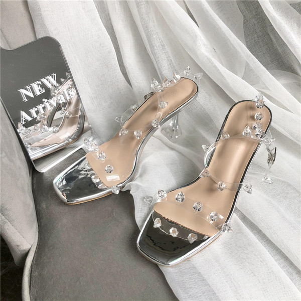 Elegáns női szandál szilikon pántokkal