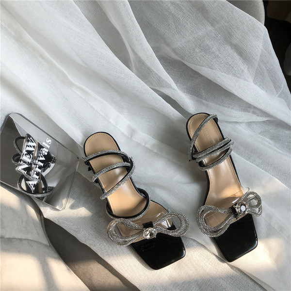 Moodsad naiste sandaalid paela ja kontsaga 5,5 cm