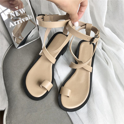 Öko-nahast valmistatud Rooma stiilis naiste sandaalid