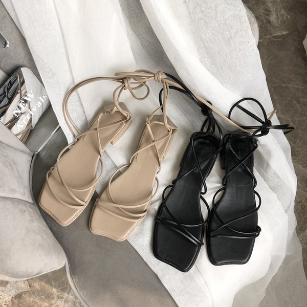 Nahast rihmadega naiste sandaalid - Rooma stiilis