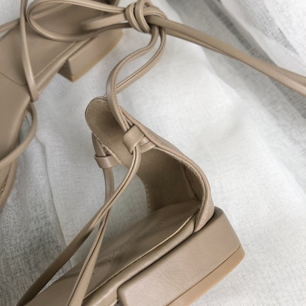 Nahast rihmadega naiste sandaalid - Rooma stiilis