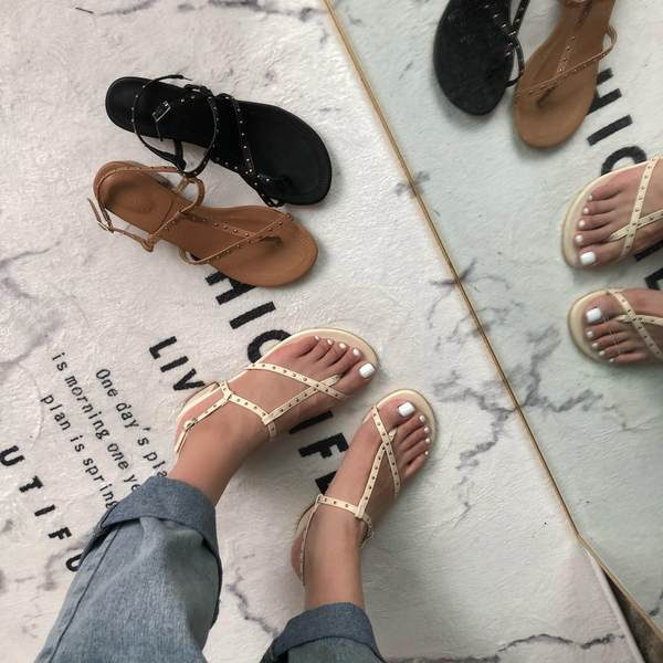 Naiste sandaalid tasasel tallal peenikeste rihmadega ökonahast