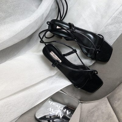 Γυναικεία σανδάλια με δερμάτινα κρδόνια