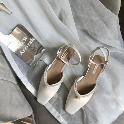 Női bőr szandál gyöngyökkel