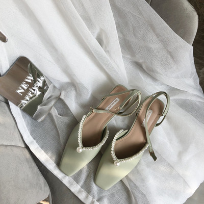 Női bőr szandál gyöngyökkel