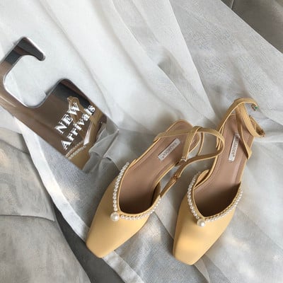 Női bőr szandál gyöngyökkel