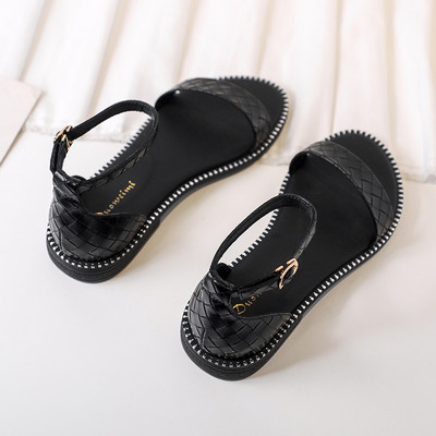 Naiste vabaaja sandaalid nahast rihmadega