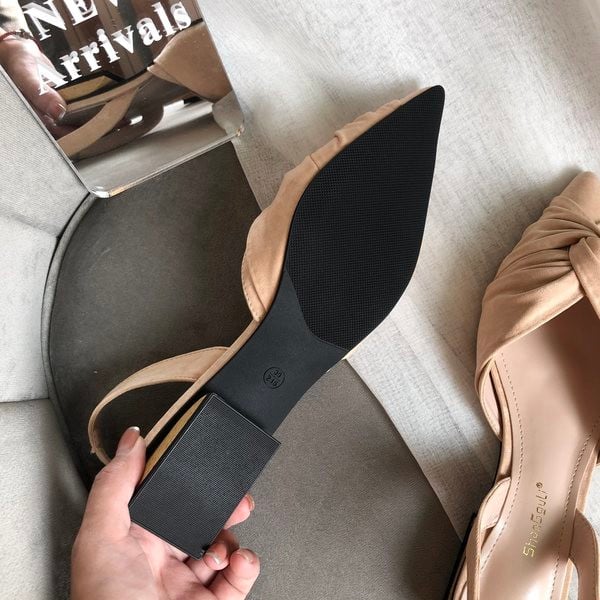 Naiste sandaalide terava otsaga mudel