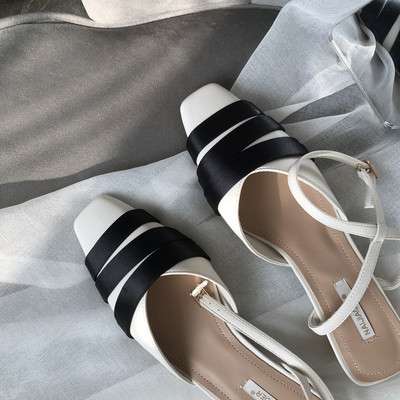 Női zárt szandál bőrpánttal - fehér és sárga