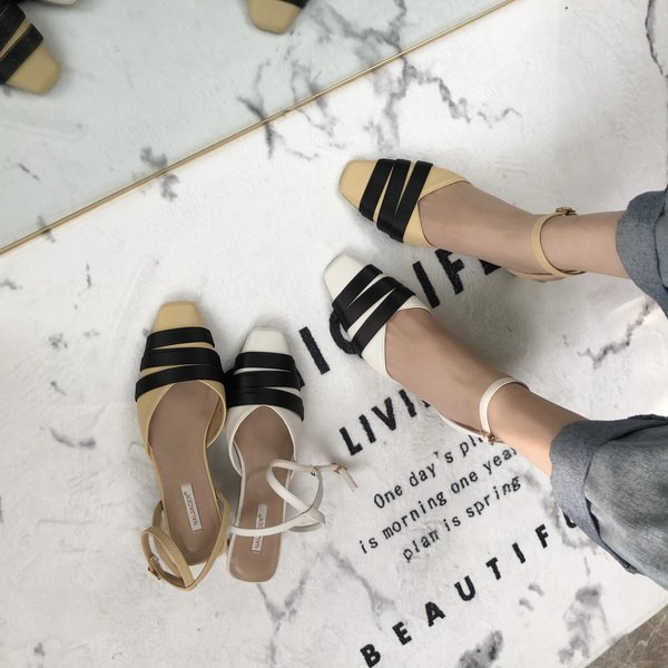 Női zárt szandál bőrpánttal - fehér és sárga