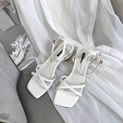 Γυναικεία πέδιλα με λεπτά σταυρωτά λουράκια