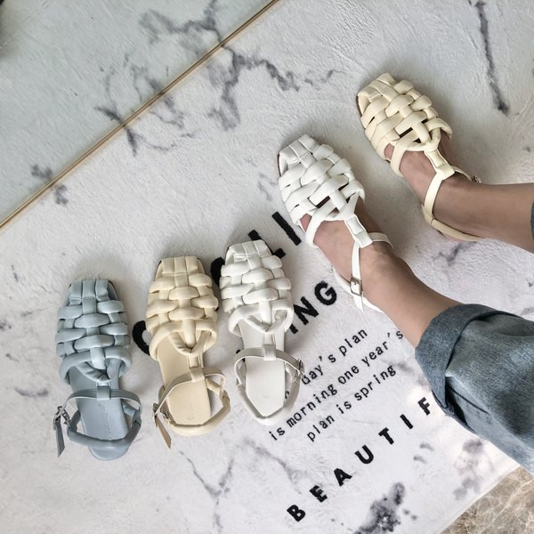 Naiste lameda tallaga nahast sandaalid