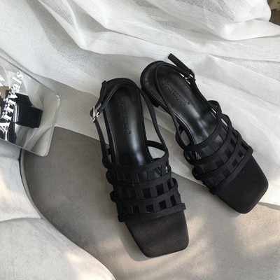 Pandlaga naiste sandaalid