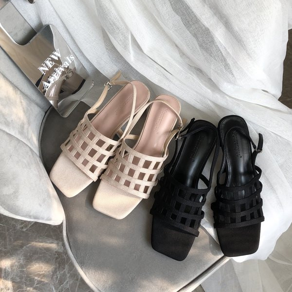 Pandlaga naiste sandaalid