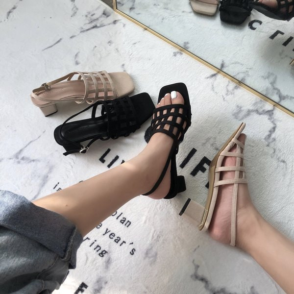 Pandlaga naiste sandaalid