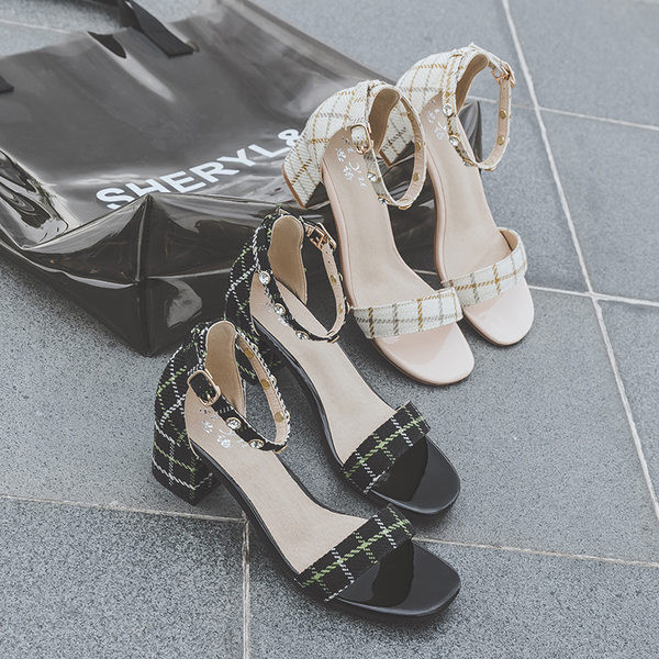 Rihma ja 5 cm paksuse kontsaga ruudulised naiste sandaalid