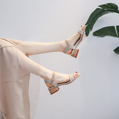 Naiste vabaaja sandaalid õhukeste rihmade ja madala paksu kontsaga