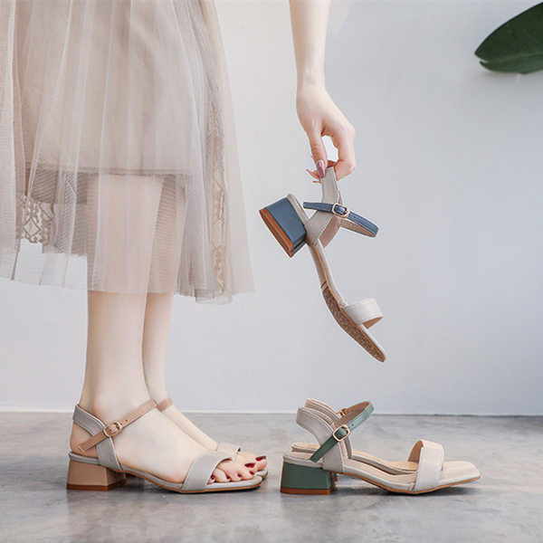 Naiste vabaaja sandaalid õhukeste rihmade ja madala paksu kontsaga