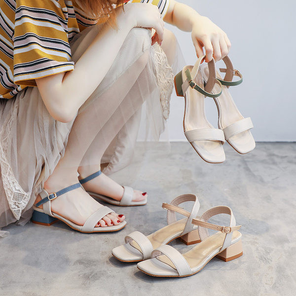 Naiste vabaaja sandaalid õhukeste rihmade ja madala paksu kontsaga