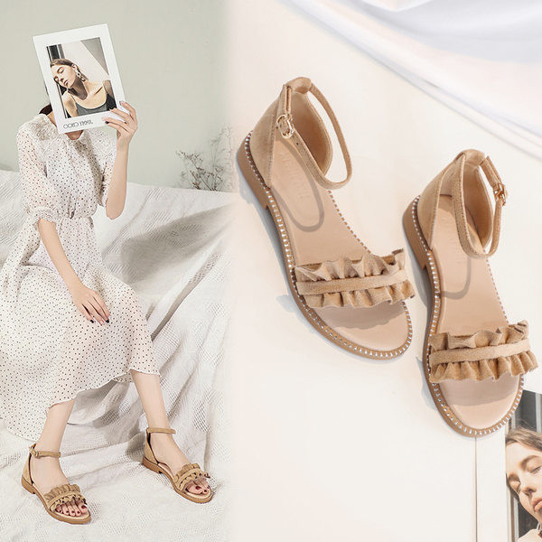 Uus lokkide ja lameda tallaga sandaalide mudel