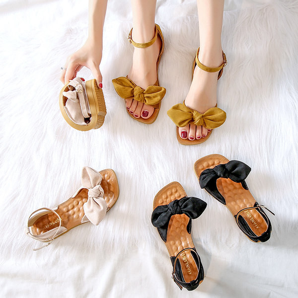 Alkalmi női szandál - lapos talppal és szalaggal