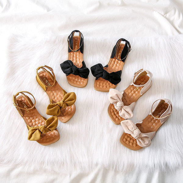 Alkalmi női szandál - lapos talppal és szalaggal