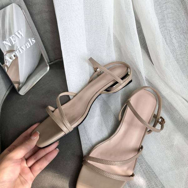 Moodsad naiste sandaalid kahes värvitoonis