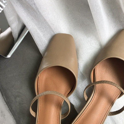 Naiste sandaalid kunstnahast või madala kontsaga tekstiilist