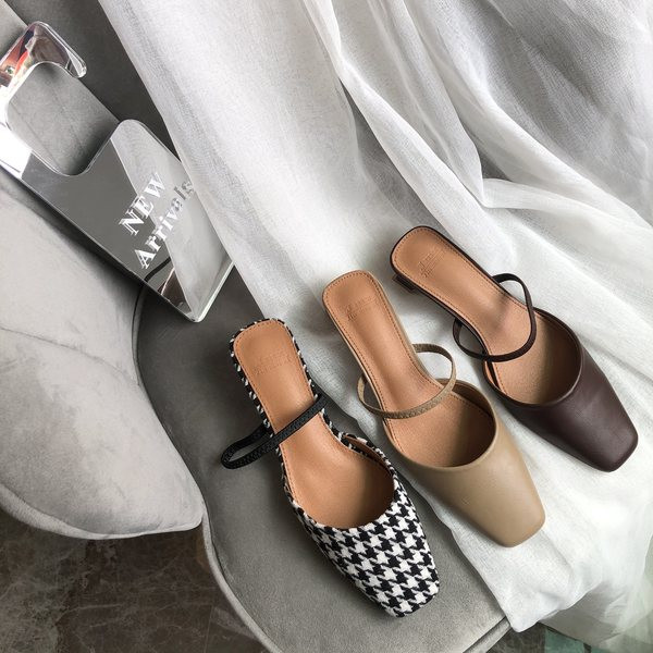 Naiste sandaalid kunstnahast või madala kontsaga tekstiilist