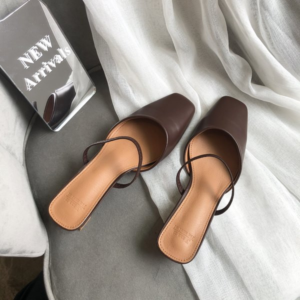 Naiste sandaalid kunstnahast või madala kontsaga tekstiilist