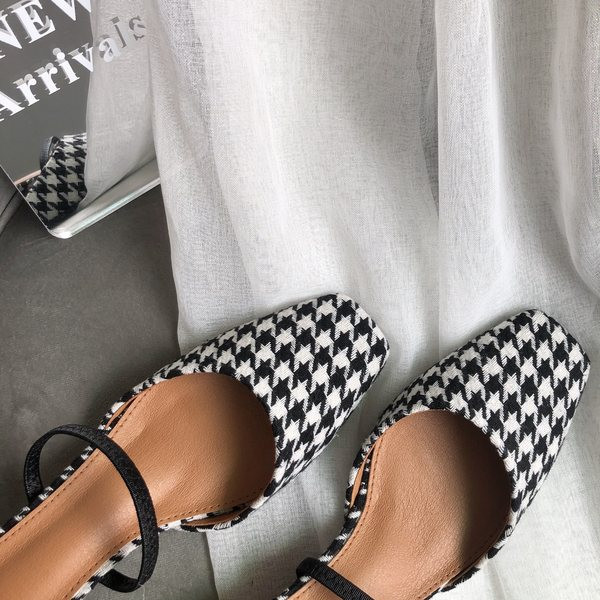 Naiste sandaalid kunstnahast või madala kontsaga tekstiilist