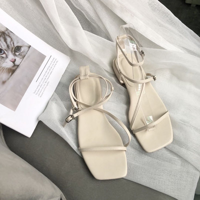 Nahast rihmadega vabaaja naiste sandaalid