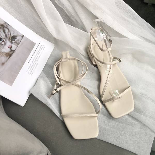 Nahast rihmadega vabaaja naiste sandaalid