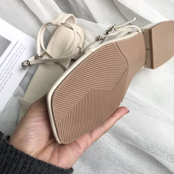 Nahast rihmadega vabaaja naiste sandaalid