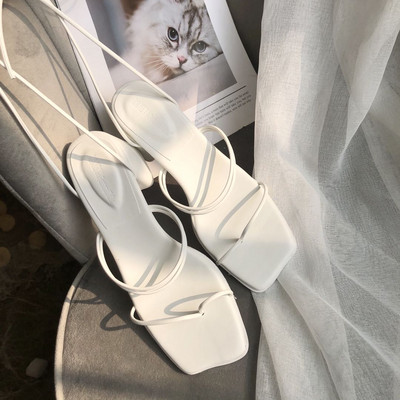 Naiste kunstnahast rihmadega sandaalid