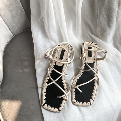 Kahes värvitoonis ristrihmadega vabaaja sandaalid