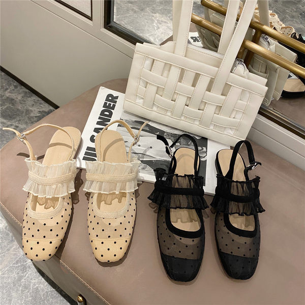 Naiste lokkidega tekstiilist sandaalid