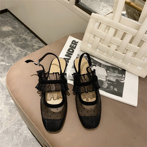 Naiste lokkidega tekstiilist sandaalid