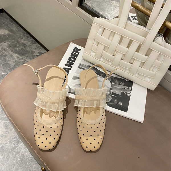 Naiste lokkidega tekstiilist sandaalid