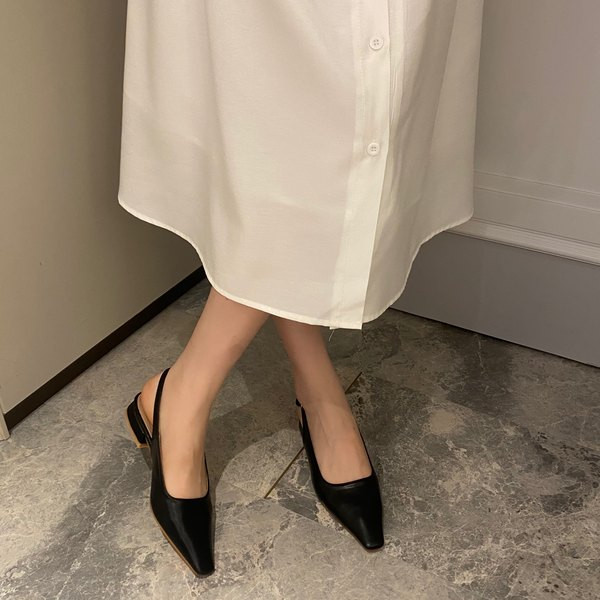 Naiste sandaalide teritatud mudel - valmistatud ökonahast