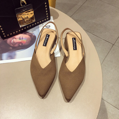 Lihtne terava mustriga sandaalid